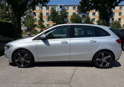 Mercedes-Benz B 220, 2022