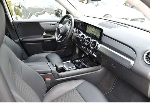 Mercedes-Benz GLB 180, 2023