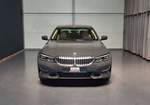 BMW 330, 2019