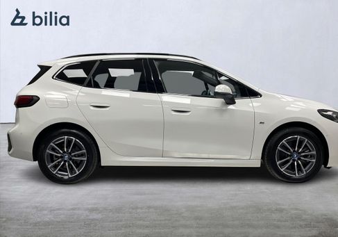 BMW 230, 2025