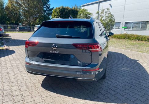 Volkswagen Golf, 2024
