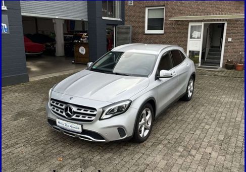 Mercedes-Benz GLA 200, 2019