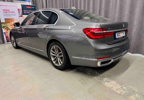 BMW 730, 2016
