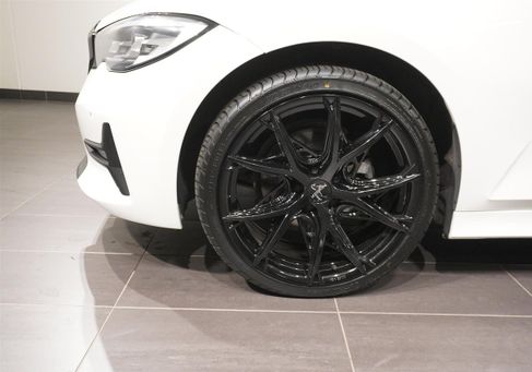 BMW 320, 2021 3