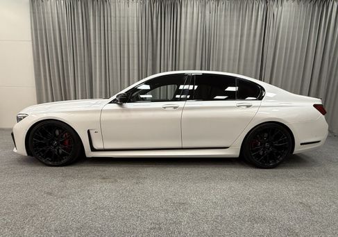BMW 740, 2020