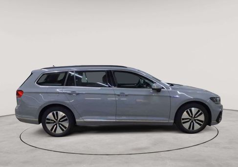 Volkswagen Passat, 2022
