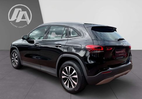 Mercedes-Benz GLA 200, 2022 3