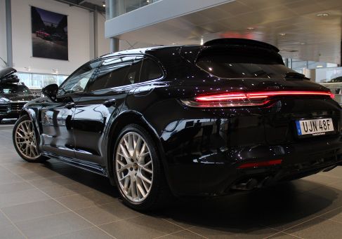 Porsche Panamera, 2023