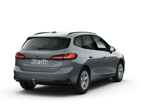 BMW 220, 2025 2