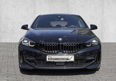 BMW 118, 2022