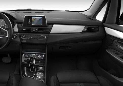 BMW 216, 2022