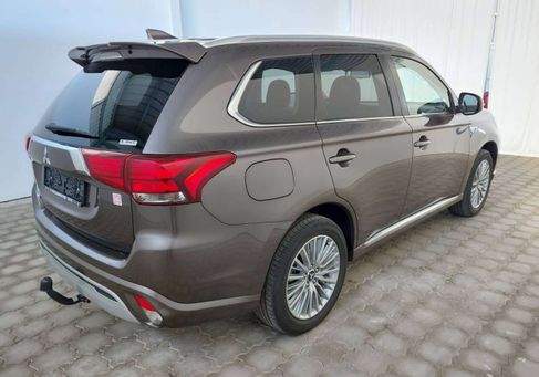 Mitsubishi Outlander, 2020