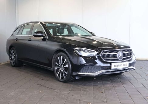 Mercedes-Benz E 300, 2022 3