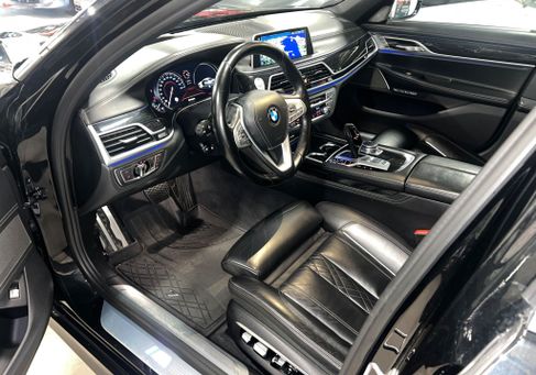 BMW 740, 2017