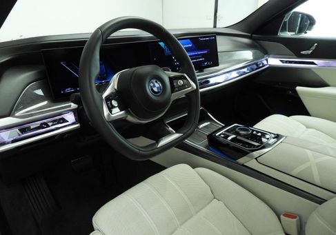 BMW 750, 2024