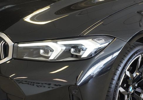 BMW 330, 2025