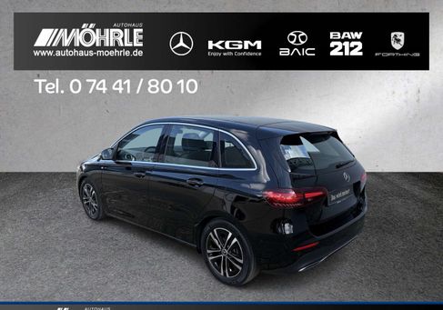 Mercedes-Benz B 180, 2023