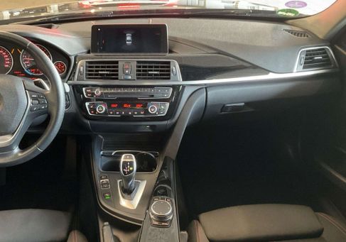 BMW 330, 2018