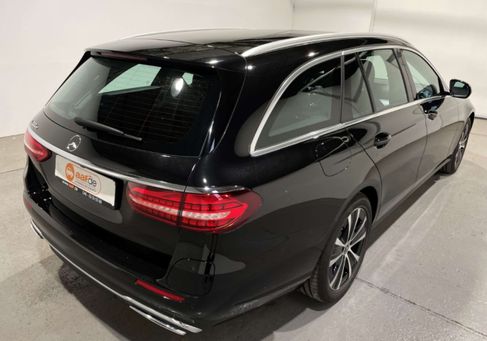 Mercedes-Benz E 300, 2022 3