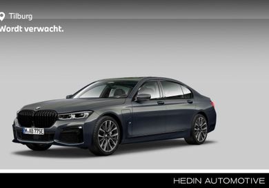 BMW 745, 2020