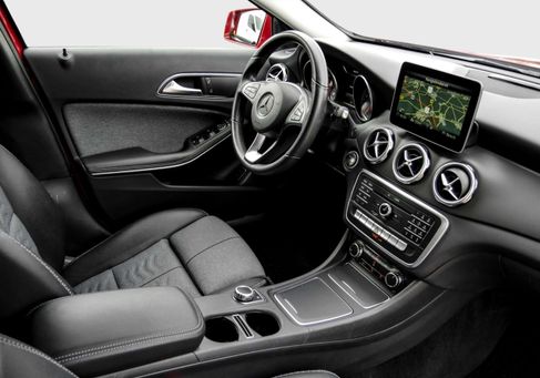 Mercedes-Benz GLA 180, 2020