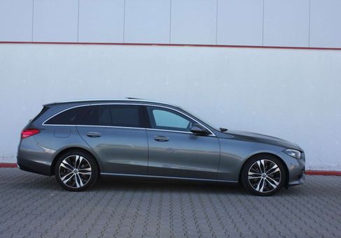 Mercedes-Benz C 200, 2025 3