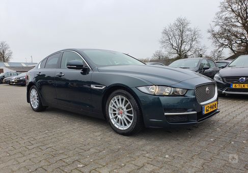 Jaguar XE, 2015