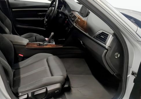 BMW 320, 2018 3