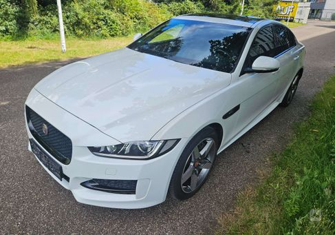 Jaguar XE, 2017