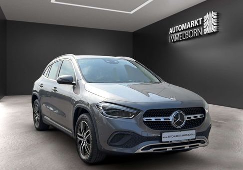 Mercedes-Benz GLA 250, 2021