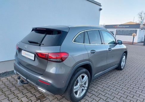 Mercedes-Benz GLA 200, 2021