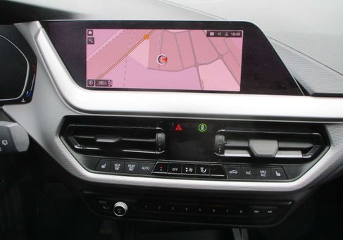 BMW 118, 2021
