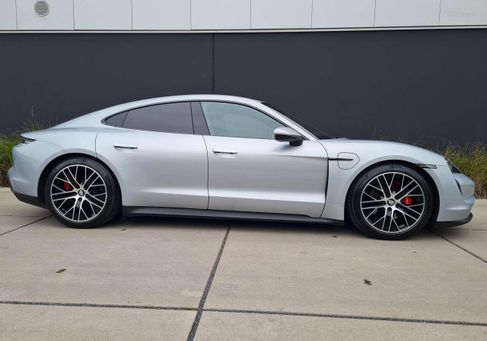 Porsche, 2021