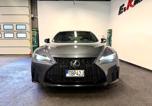 Lexus IS, 2022