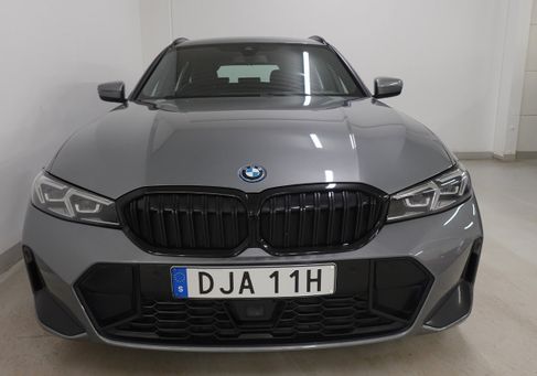 BMW 330, 2023