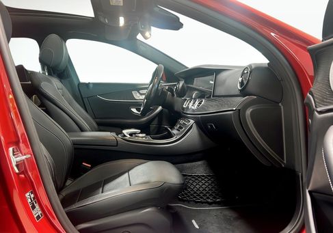 Mercedes-Benz E 220, 2019 3