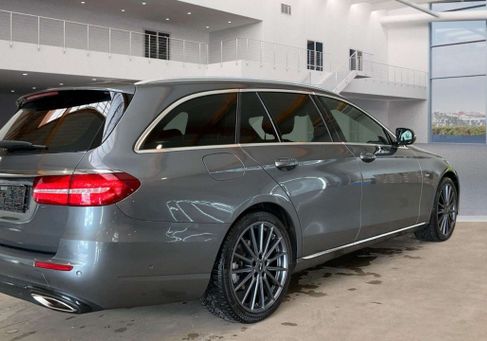 Mercedes-Benz E 300, 2019 3