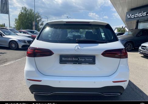 Mercedes-Benz B 200, 2024
