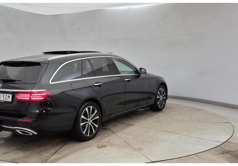 Mercedes-Benz E 300, 2023