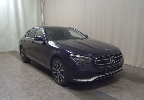 Mercedes-Benz E 300, 2022 3