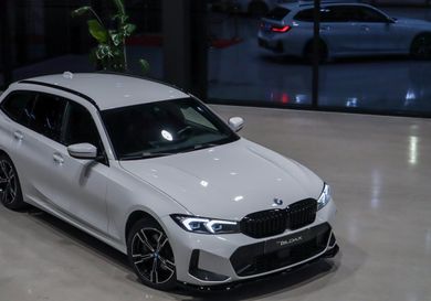 BMW 330, 2024