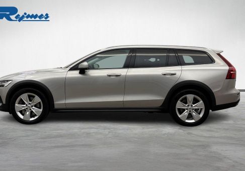 Volvo V60 Cross Country, 2023 2