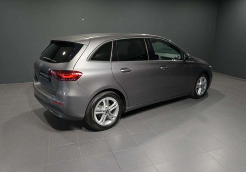 Mercedes-Benz B 180, 2025