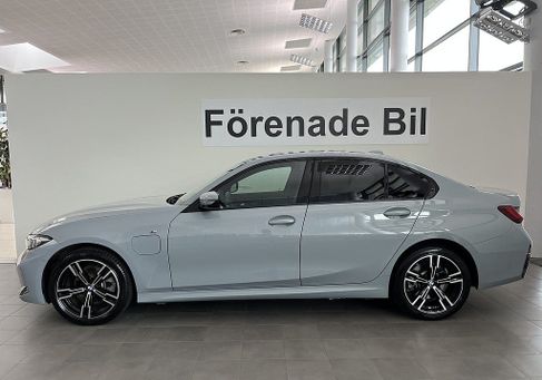 BMW 330, 2025 3