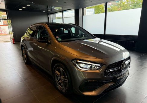 Mercedes-Benz GLA 200, 2021