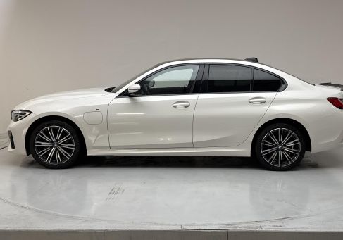 BMW 330, 2020