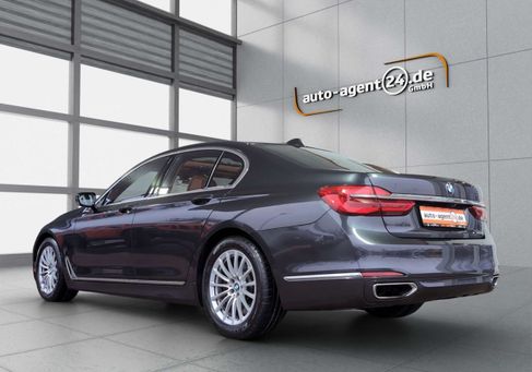 BMW 750, 2017