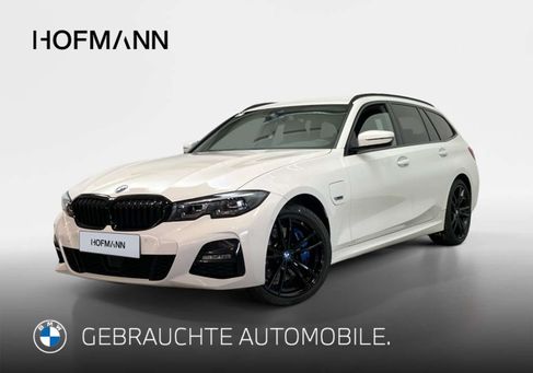 BMW 330, 2022