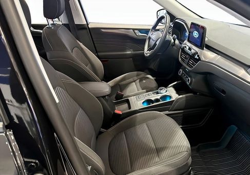 Ford Kuga, 2021 3
