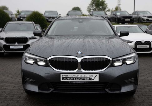 BMW 330, 2021